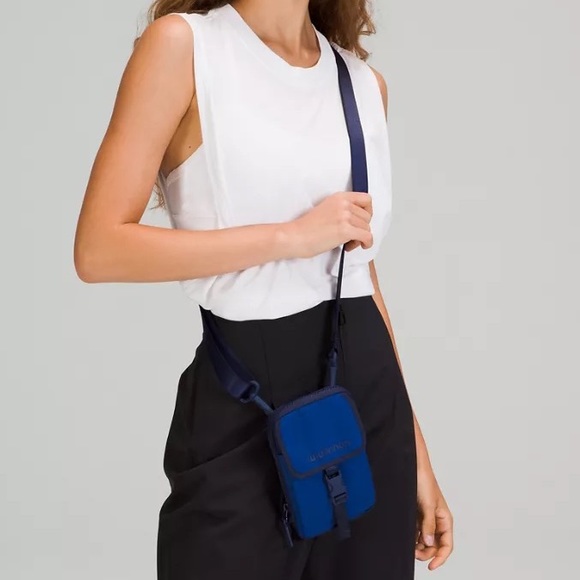 NWT Lululemon Zip-Top Crossbody, Symphony Blue/Night Sea - Picture 4 of 7